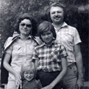 Дима и Инна Маликовы с родителями. Абрамцево. 1982 год