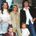 Дмитрий Маликов с женой и сестрой, племянником и дочкой. 2002 год
